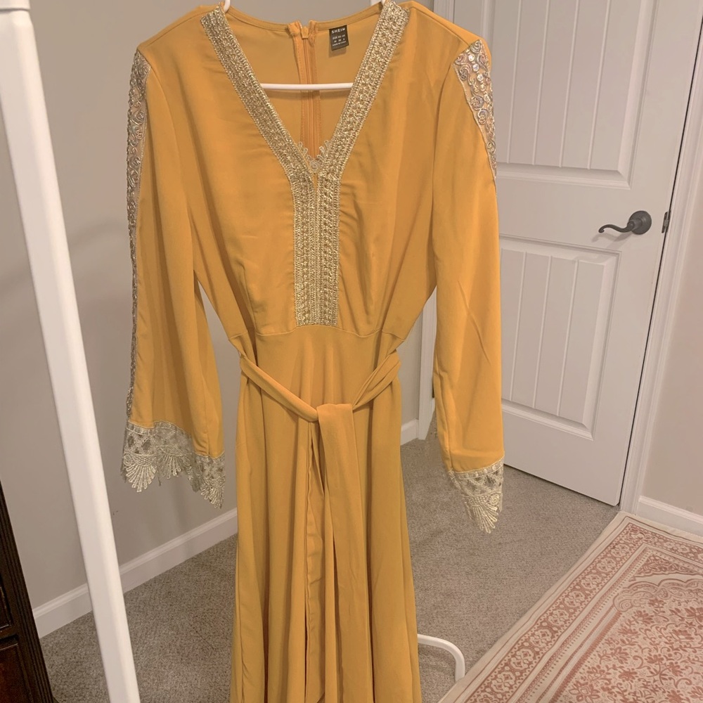 Yellow Orange Mustard Mango Flowy Bell Sleeve Gold Lace Maxi Dress Belt SHEIN - Picture 2 of 6